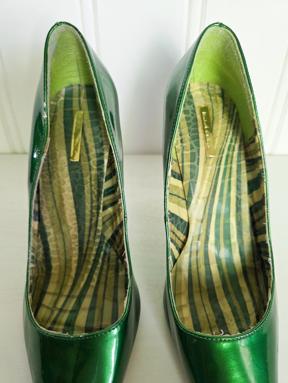 Michael Antonio Metallic Glossy Green Pointy Toe Heeled Pumps - Picture 5 of 13